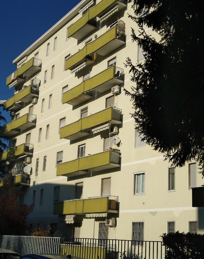 Spazioso Appartamento Parabiago Exterior photo
